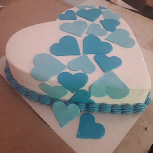 Blue Heart Fresh Cream Cake Our Blue Heart Fresh Cream Cake is more than just a dessert. It's a symbol of true love that's as pure as the blue sky. With its delicate layers of soft sponge cake and fluffy fresh cream, this cake is a masterpiece that's both beautiful and delicious. The intricate blue heart design is a testament to the depth and beauty of your love. Each bite is a moment to savor, a memory to cherish. Let this cake be the perfect accompaniment to your celebration and create a moment of pure joy and love.