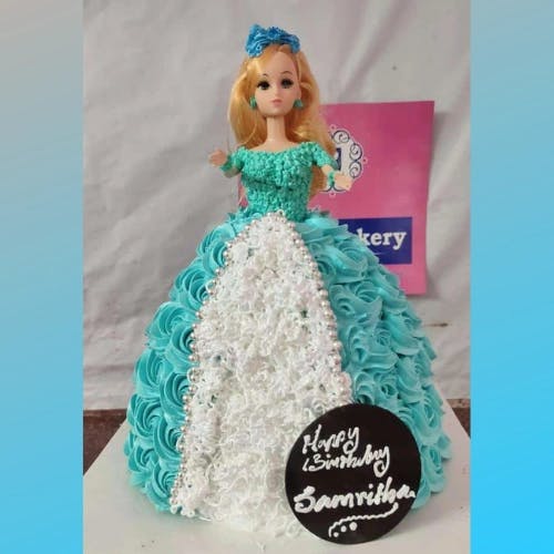 Green Barbie Cake Make your little girl's birthday extra special with a green Barbie cake! This beautiful cake is sure to bring a smile to her face and make her day unforgettable. Order now!
