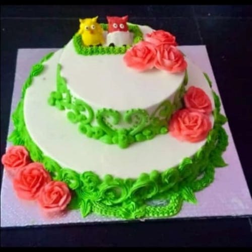 Green Birthday Cake Celebrate your special day in style with our stunning Green Birthday Cake. Our exquisite creation features a scrumptious sponge cake with layers of delectable buttercream, enveloped in a smooth and silky fondant icing that's colored a vibrant shade of green.