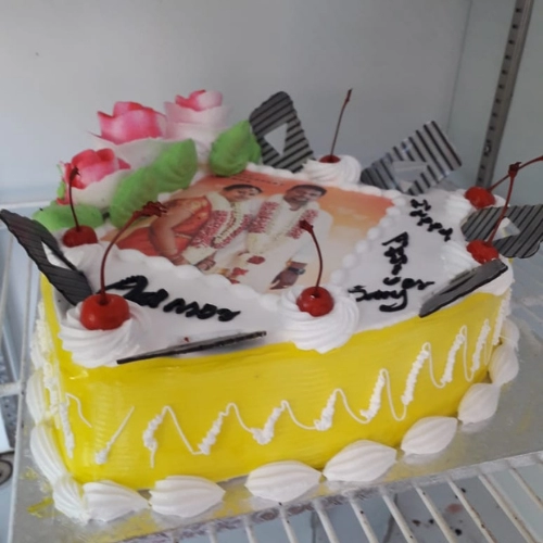 Heart shaped Mango flavoured Photo Cake